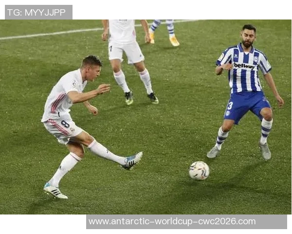 耐克足球广告视频展现激情与梦想激励年轻球员追逐足球之路